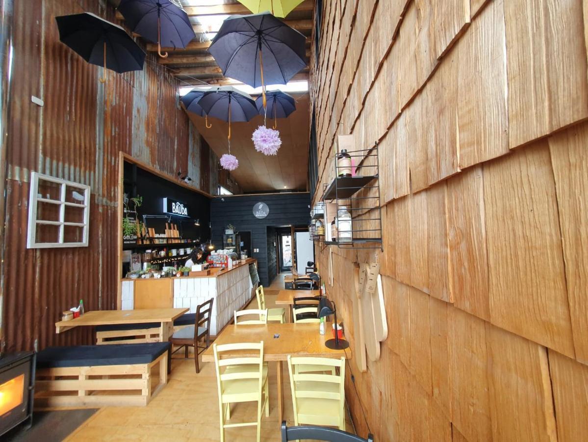 Hotel & Cafe Bauda Castro Exterior photo